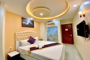 Habitación doble estándar | Ropa de cama de alta calidad, minibar, escritorio y wifi gratis 