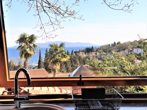 Exklusiv bungalow | Utsikt mot vattnet