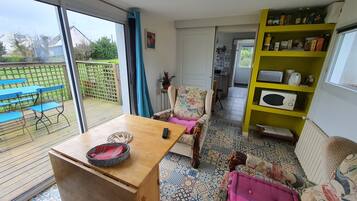 Télévision, lecteur de DVD, livres, vidéothÚque