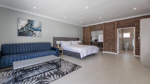 Deluxe Apartment, Pool View | Desk, iron/ironing board, free WiFi, bed sheets - Inkantu Self-catering Apartments (Cape Town)