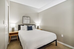 1 slaapkamer, een strijkplank/strijkijzer, wifi, beddengoed