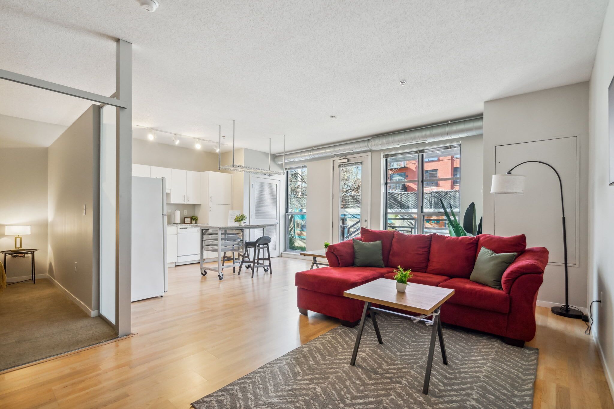 CozySuites Mill District with pool, gym #07