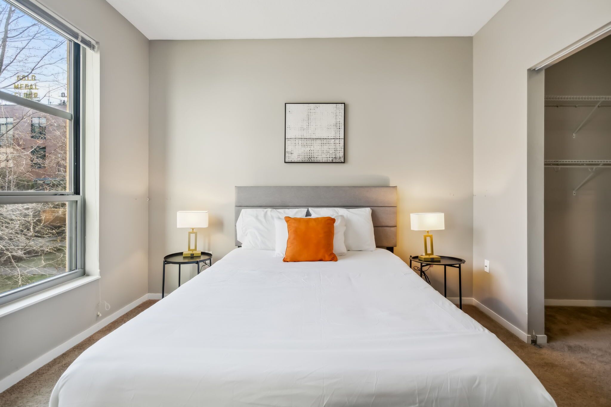 1 slaapkamer, een strijkplank/strijkijzer, wifi, beddengoed