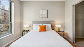 1 slaapkamer, een strijkplank/strijkijzer, wifi, beddengoed