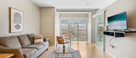 Televisión, oficina