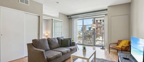 Televisión, oficina