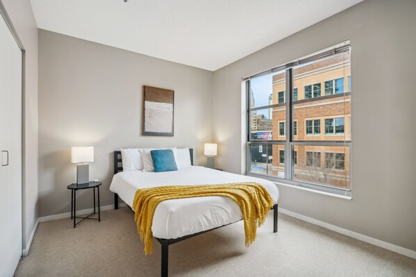 2 室のベッドルーム、アイロン / アイロン台、WiFi、ベッドシーツ