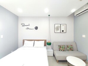 1 soverom, blendingsgardiner, strykejern/-brett og wi-fi (inkludert)