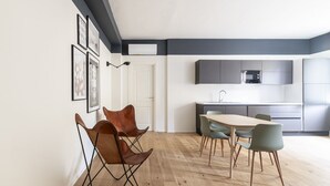 A modern kitchen with a dining area. - Easylife - Fantastic studio in Risorgimento area (Milano)
