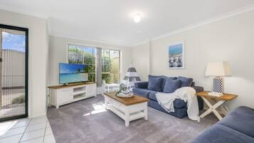 Smart TV, books, stereo