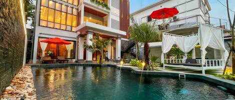 Hồ bơi ngoài trời, mở cửa từ 9:00 đến 22:00, lều miễn phí