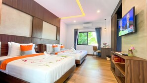 Family Suite With Balcony (Free Bus Station Pick Up)