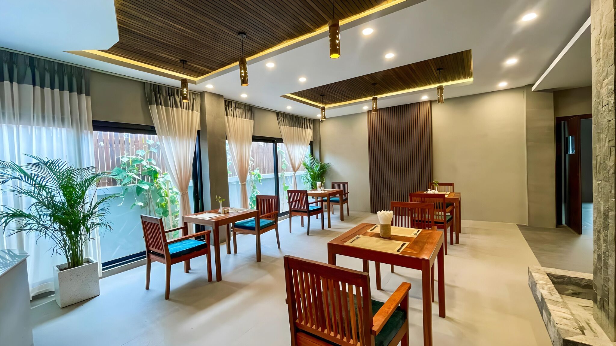 Tägliches kontinentales Frühstück (5 USD pro Person)