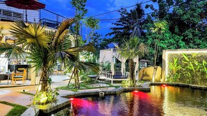 Swim-up bar - The Luxury (Siem Reap)