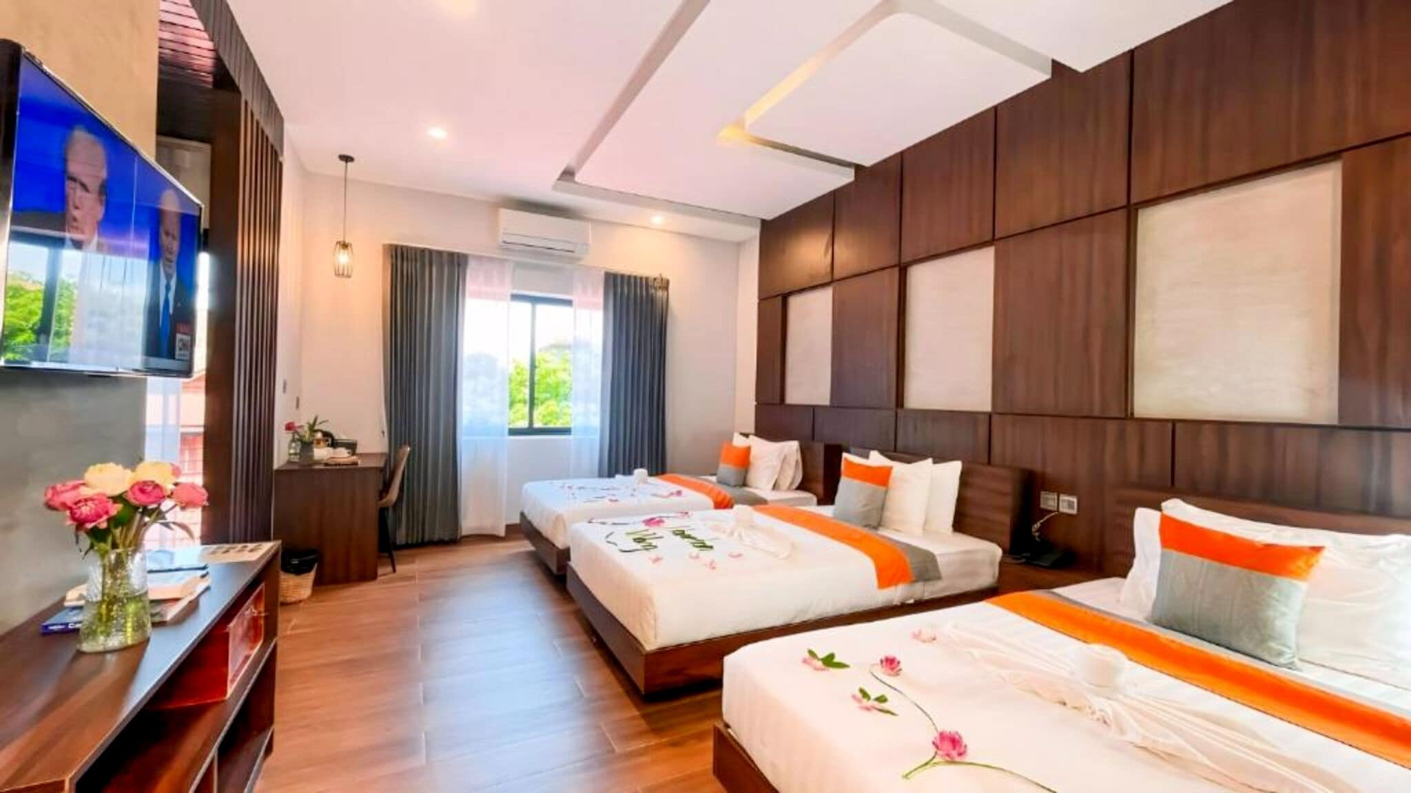 Minibar, caja de seguridad en la habitación y decoración personalizada 