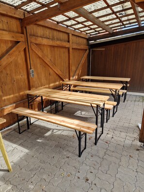 تناول الطعام بالخارج