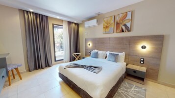 Premium bedding, minibar, individually decorated, laptop workspace