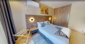 Estudio, baño privado | Ropa de cama de alta calidad, minibar, decoración individual