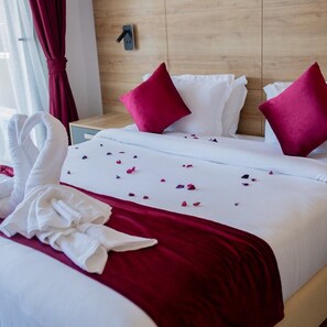Studio, Private Bathroom | Premium bedding, minibar, individually decorated, laptop workspace
