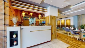 Free daily buffet breakfast