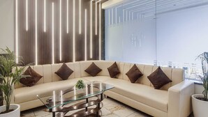 Lobby - Collection O Hotel Amber Heights (Bareilly)