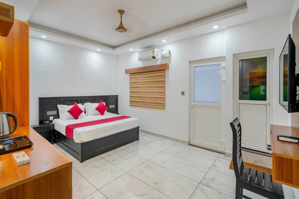 Room - Collection O Cloudy Mist  (Devikolam)