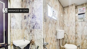 Classic Room | Bathroom | Shower, towels - Collection O Cafe 8 (Nagpur)