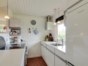 Kjøleskap, mikrobølgeovn, ovn og oppvaskmaskin