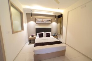 Classic Room | Bed sheets - Collection O Hotel Metro Park (Bengaluru)