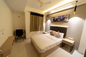 Classic Room | Bed sheets - Collection O Hotel Metro Park (Bengaluru)