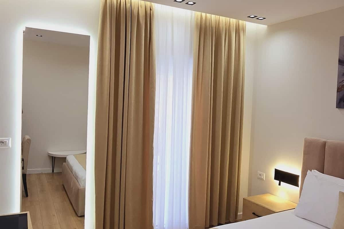 Deluxe-Doppelzimmer, Balkon | 1 Schlafzimmer, schallisolierte Zimmer, Bügeleisen/Bügelbrett