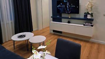 Apartment, Balcony | Living area