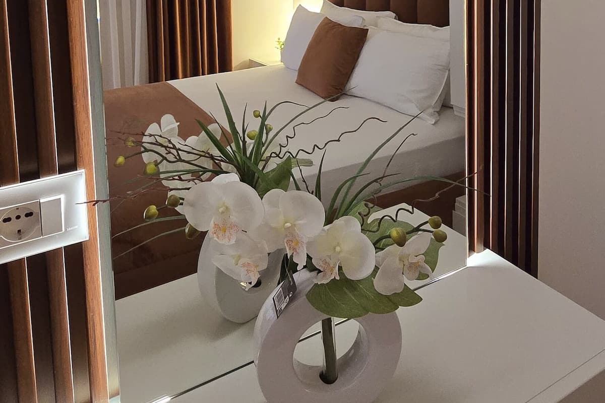 Standard-Doppelzimmer | 1 Schlafzimmer, schallisolierte Zimmer, Bügeleisen/Bügelbrett