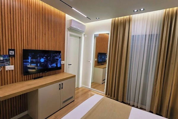 Deluxe-Doppelzimmer, Balkon | Schallisolierte Zimmer, Bügeleisen/Bügelbrett, kostenloses WLAN