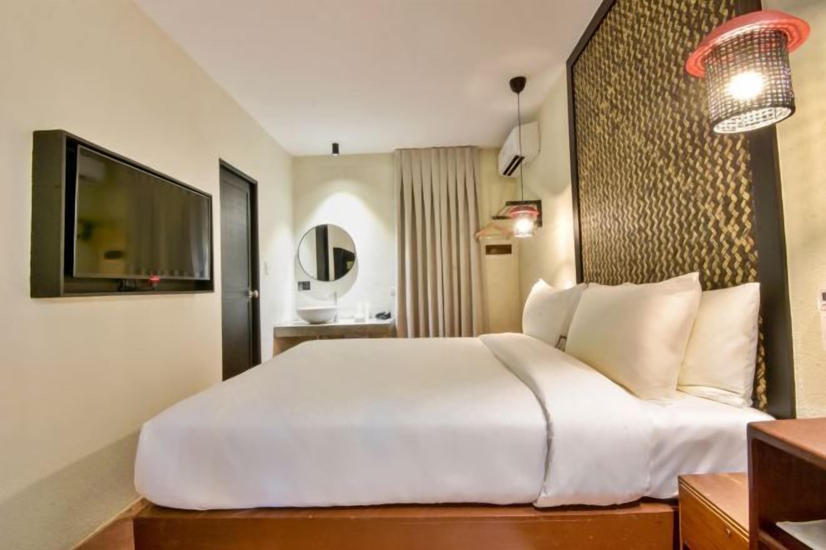 มินิบาร์, ตู้นิรภัยในห้องพัก, ห้องพักตกแต่งอย่างมีเอกลักษณ์