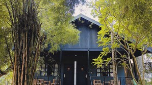 ห้องดีลักซ์ | มินิบาร์, ตู้นิรภัยในห้องพัก, โต๊ะทำงาน, พื้นที่ทำงานแบบใช้แล็ปท็อป
