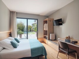 Caja fuerte, espacio para trabajar con un portátil, wifi gratis