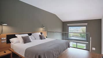 Zimmersafe, laptopgeeigneter Arbeitsplatz, kostenloses WLAN, BettwÀsche