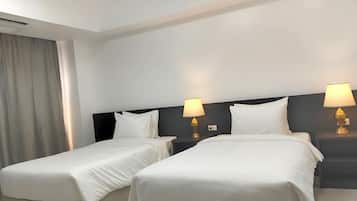 Deluxe Twin Room | In-room safe, iron/ironing board, free WiFi
