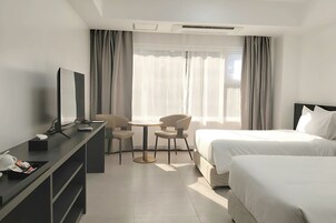 Deluxe Twin Room | In-room safe, iron/ironing board, free WiFi