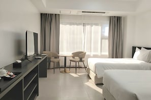 Deluxe Twin Room | In-room safe, iron/ironing board, free WiFi - The Glory Hotel and Residence Clark Pampanga (Mabalacat City)