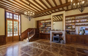 Library - Château de la Huberdière (Nazelles-Negron)