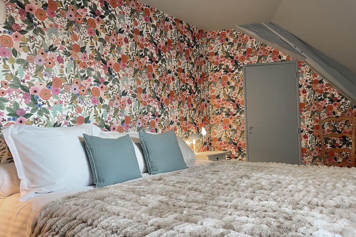 Chambre classique Bouquet | 1 slaapkamer, luxe beddengoed, donzen dekbedden, individueel gedecoreerd
