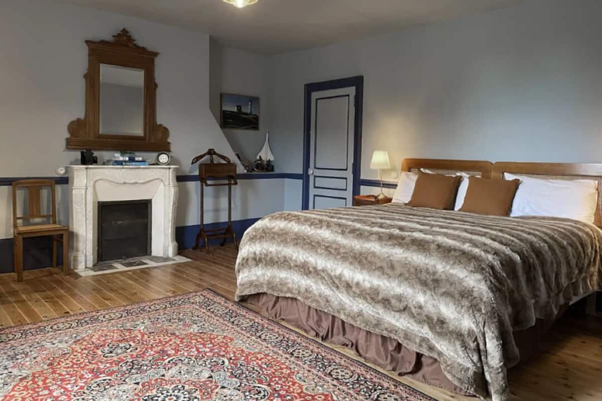 Deluxe King Giboulees | 1 slaapkamer, luxe beddengoed, donzen dekbedden, individueel gedecoreerd
