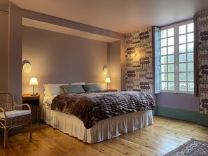 Junior Suite Allium | Premium bedding, down comforters, individually decorated - Château de la Huberdière (Nazelles-Negron)