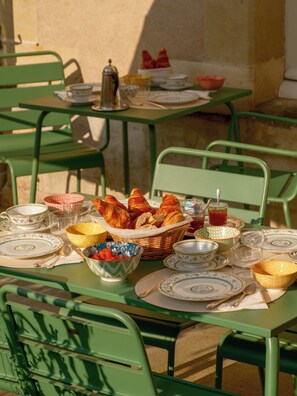 Desayuno continental gratuito y diario