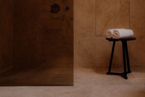1 habitación, caja de seguridad en la habitación y wifi gratis 
