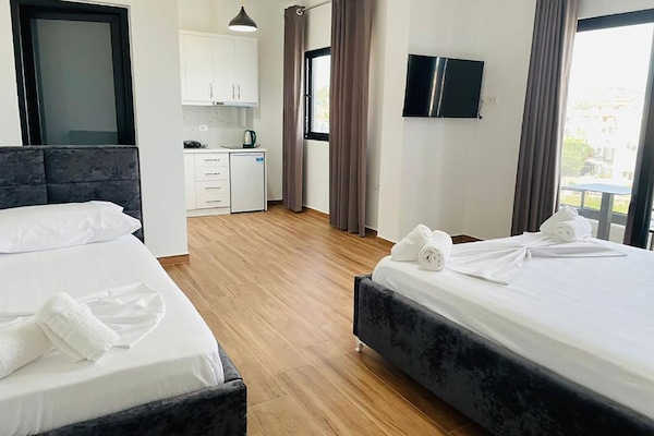 Deluxe Triple Room | WiFi (free), bed sheets