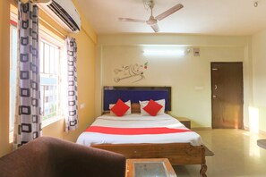 Classic Double Room | Bed sheets - OYO Flagship Hotel Retreat (Brahmagiri)