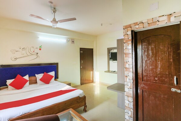 Classic Double Room | Bed sheets - OYO Flagship Hotel Retreat (Brahmagiri)